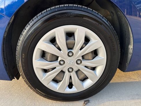 Used 2022 Hyundai Accent SE image 11