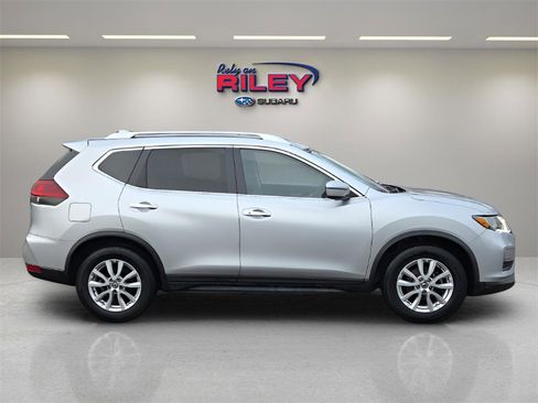 Used 2018 Nissan Rogue SV image 6