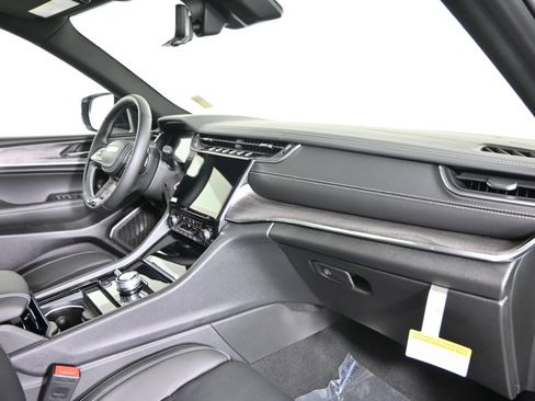 New 2025 Jeep Grand Cherokee Overland w/ Adv Protech Group III image 15