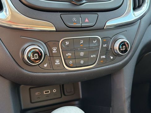Used 2024 Chevrolet Equinox LT FWD image 19