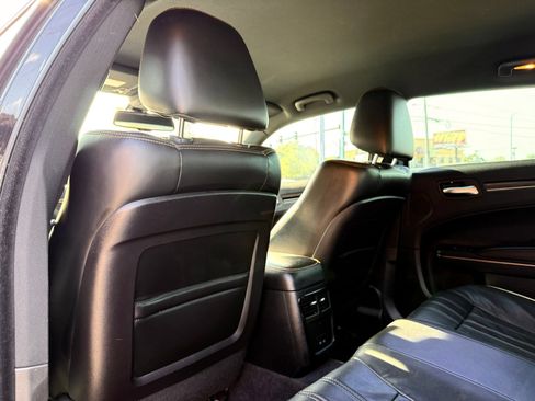 Used 2016 Chrysler 300 S RWD image 18