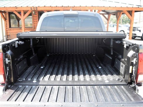 Used 2018 Toyota Tacoma SR5 image 8