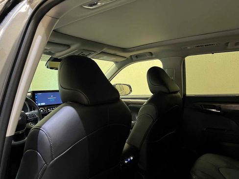 Certified 2025 Toyota Highlander Platinum image 12