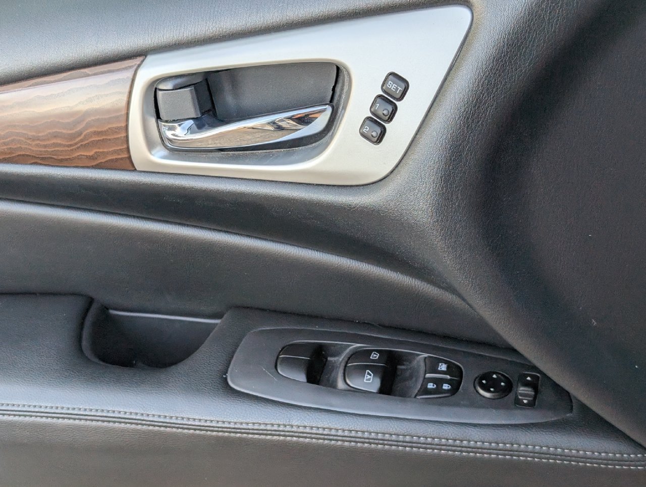 Used 2020 Nissan Pathfinder Platinum w/ Cargo Package FWD image 25