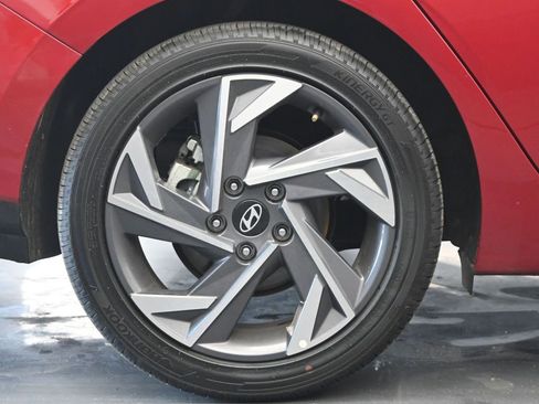 Used 2025 Hyundai Elantra SEL image 9