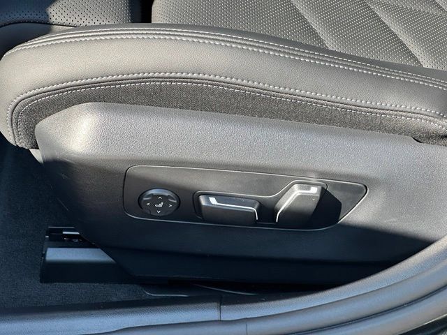 Certified 2024 BMW 530i xDrive w/ M Sport Package AWD/4WD image 30