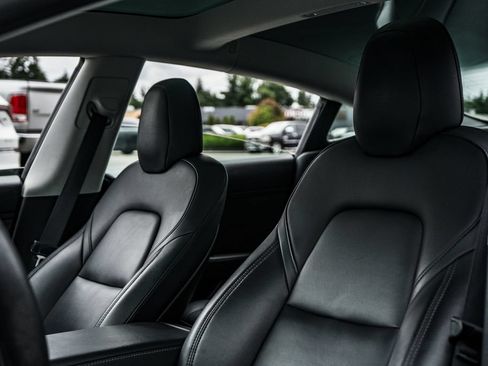 Used 2020 Tesla Model 3 Standard Range Plus RWD image 23