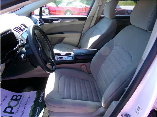 Used 2019 Ford Fusion SE FWD image 4
