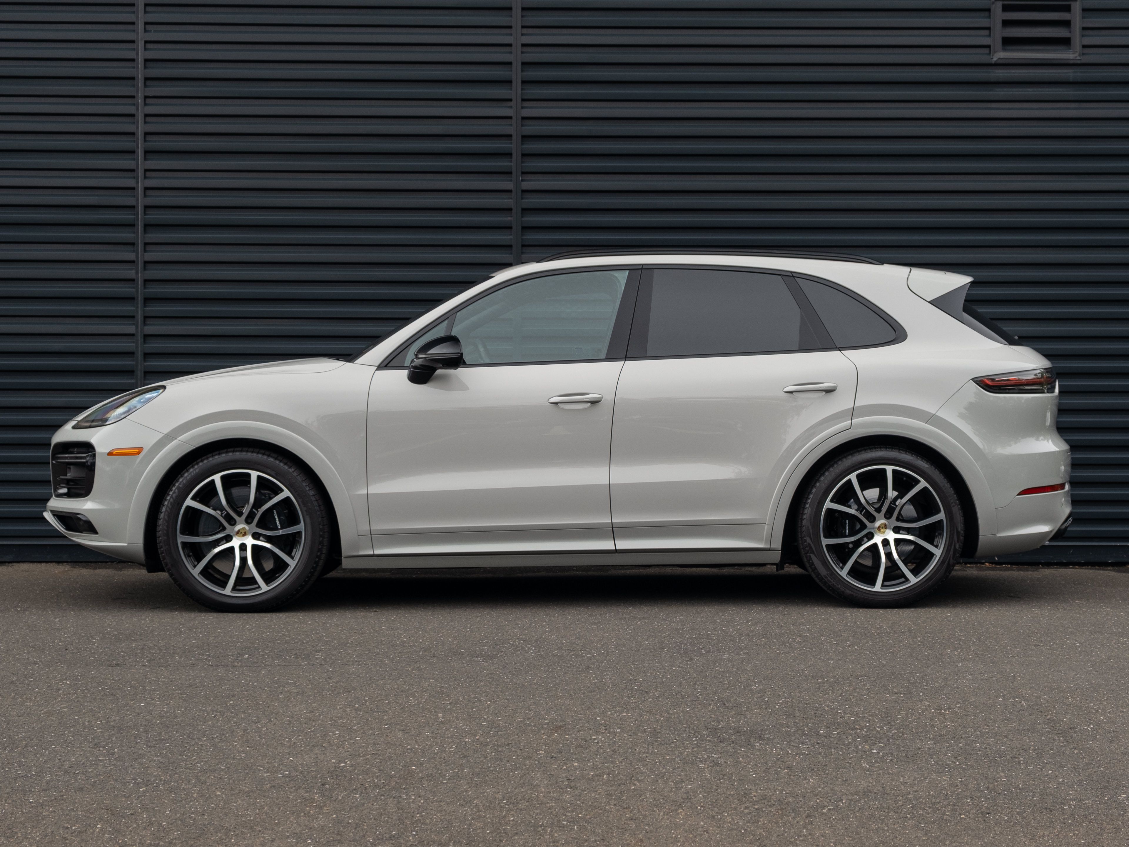 Certified 2023 Porsche Cayenne Turbo AWD/4WD image 2