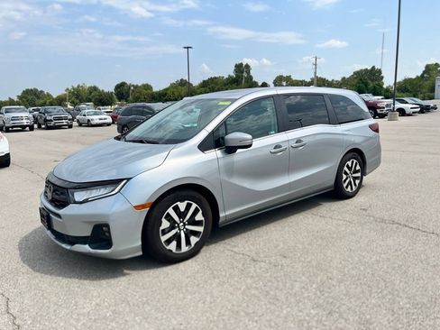 Used 2025 Honda Odyssey EX-L image 3