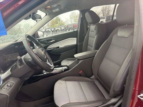 Used 2024 Chevrolet Trax LT w/ LT Convenience Package image 20