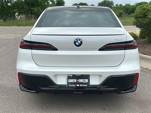 New 2026 BMW 740i w/ Premium Package RWD image 7