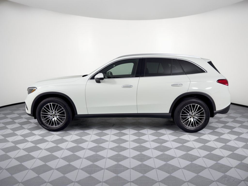 Used 2025 Mercedes-Benz GLC 300 image 2