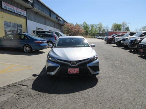 Used 2024 Toyota Camry SE FWD image 9