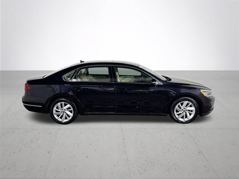 Used 2018 Volkswagen Passat 2.0T SE FWD image 5