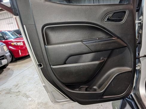 Used 2019 Chevrolet Colorado LT w/ Colorado RST Special Edition image 17