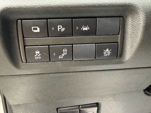 Used 2020 Nissan Kicks S image 17