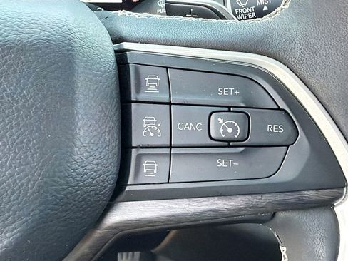 Used 2023 Jeep Grand Cherokee Limited AWD/4WD image 18