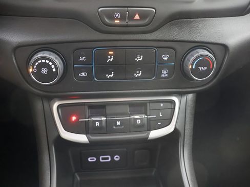 Used 2023 GMC Terrain SLE FWD image 15