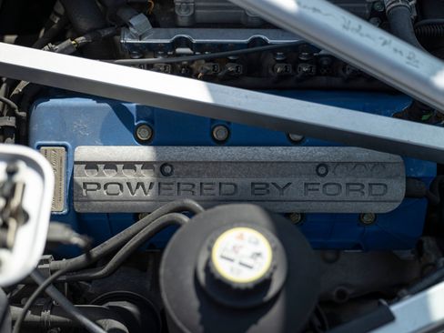 Used 2005 Ford GT RWD image 27