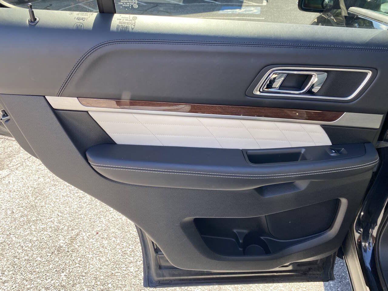 Used 2017 Ford Explorer Platinum AWD/4WD image 13
