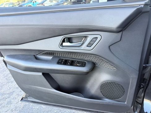 Used 2023 Nissan Ariya FWD image 26