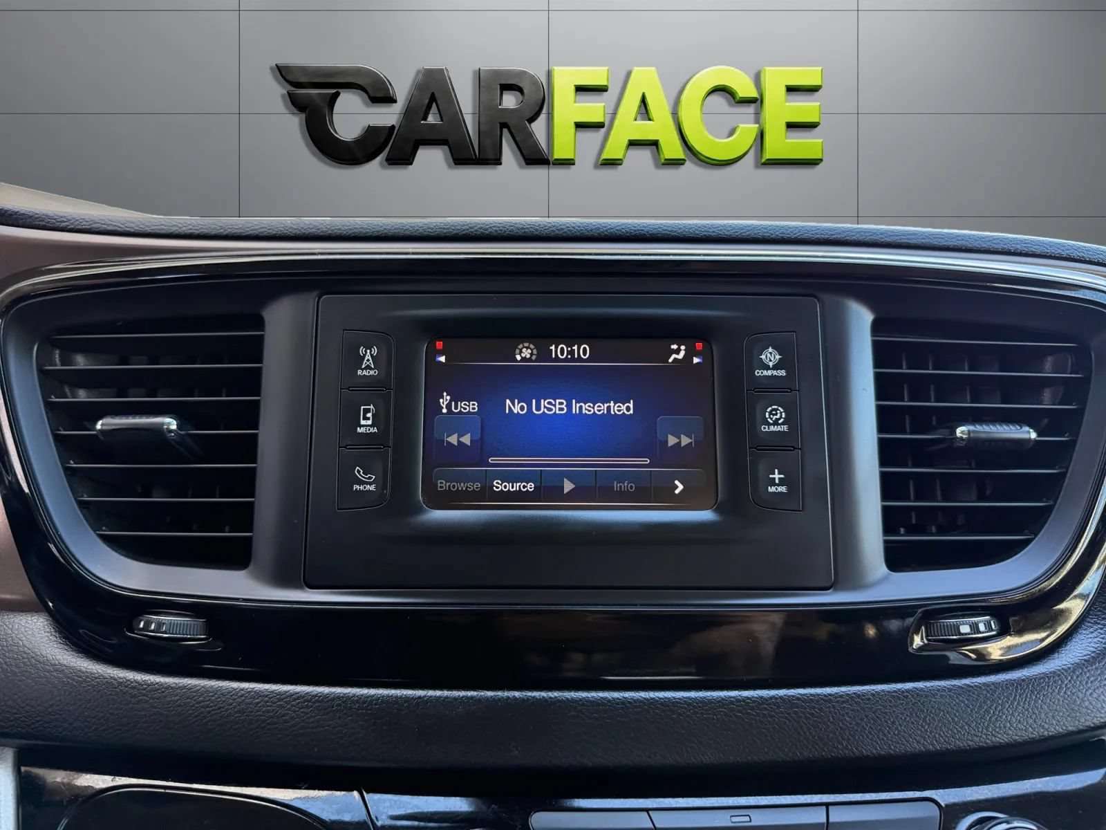 Used 2017 Chrysler Pacifica Touring FWD image 31