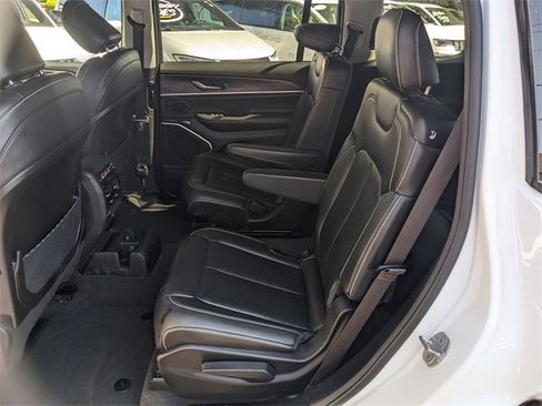 Used 2022 Jeep Grand Cherokee L Limited w/ Black Appearance Package image 10