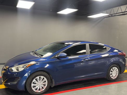 Used 2016 Hyundai Elantra SE image 2