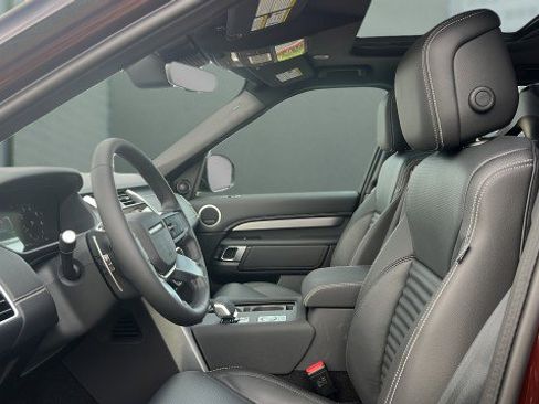 New 2026 Land Rover Discovery Limited Edition image 6