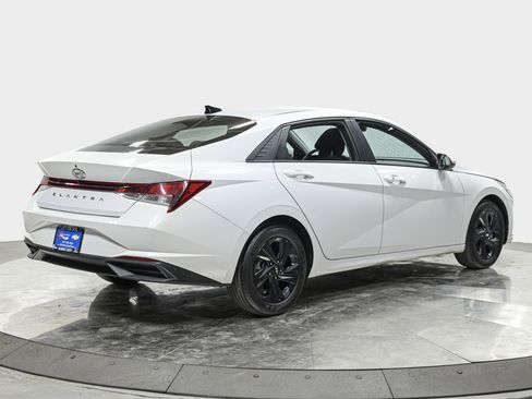 Used 2023 Hyundai Elantra SEL FWD image 8