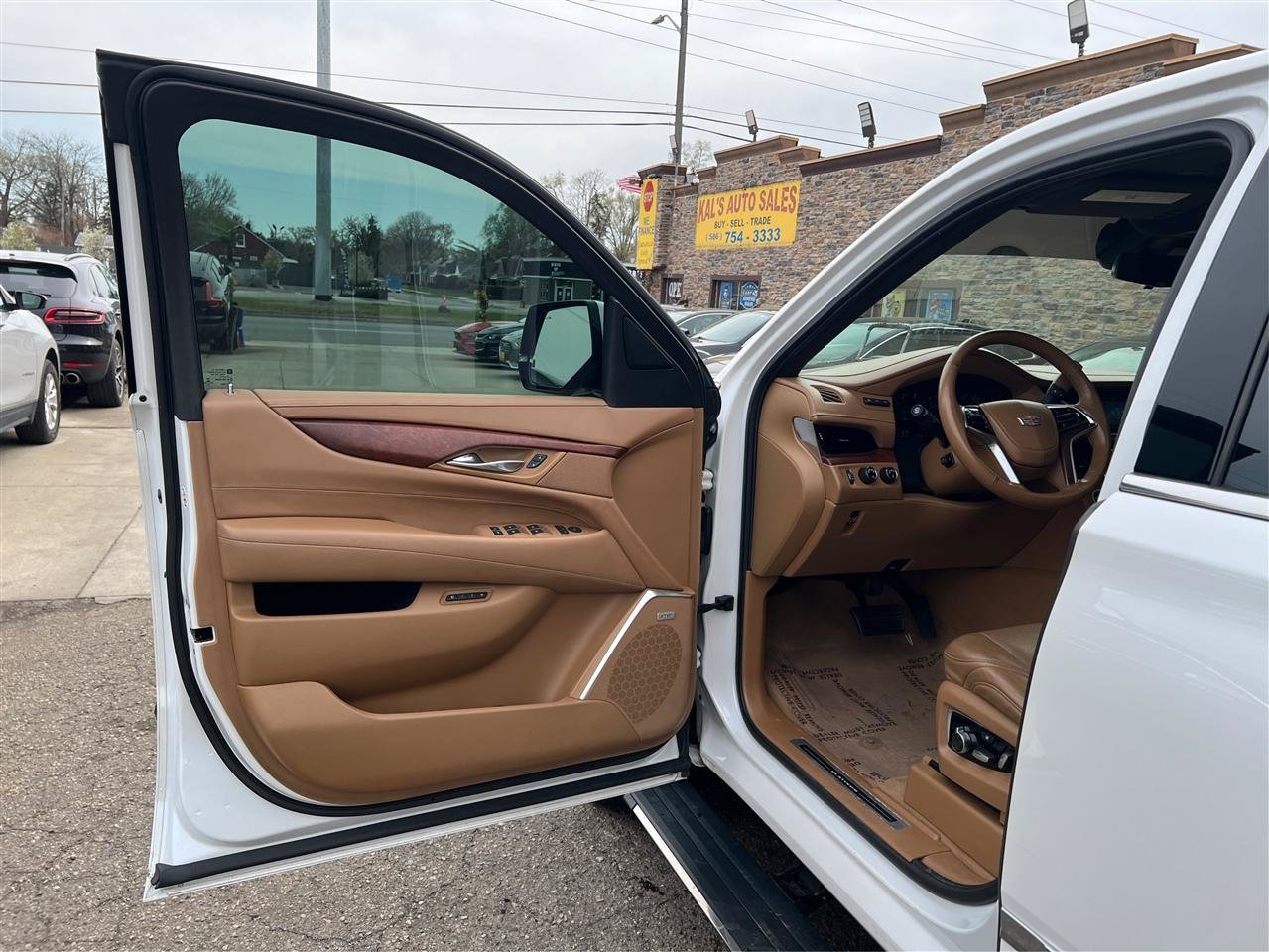 Used 2017 Cadillac Escalade Platinum AWD/4WD image 32