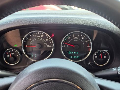 Used 2017 Jeep Wrangler Unlimited Sahara w/ Connectivity Group AWD/4WD image 32