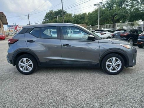 Used 2021 Nissan Kicks S FWD image 4