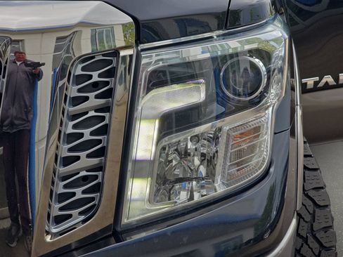 Used 2018 Nissan Titan Platinum Reserve w/ Platinum Utility Package AWD/4WD image 33