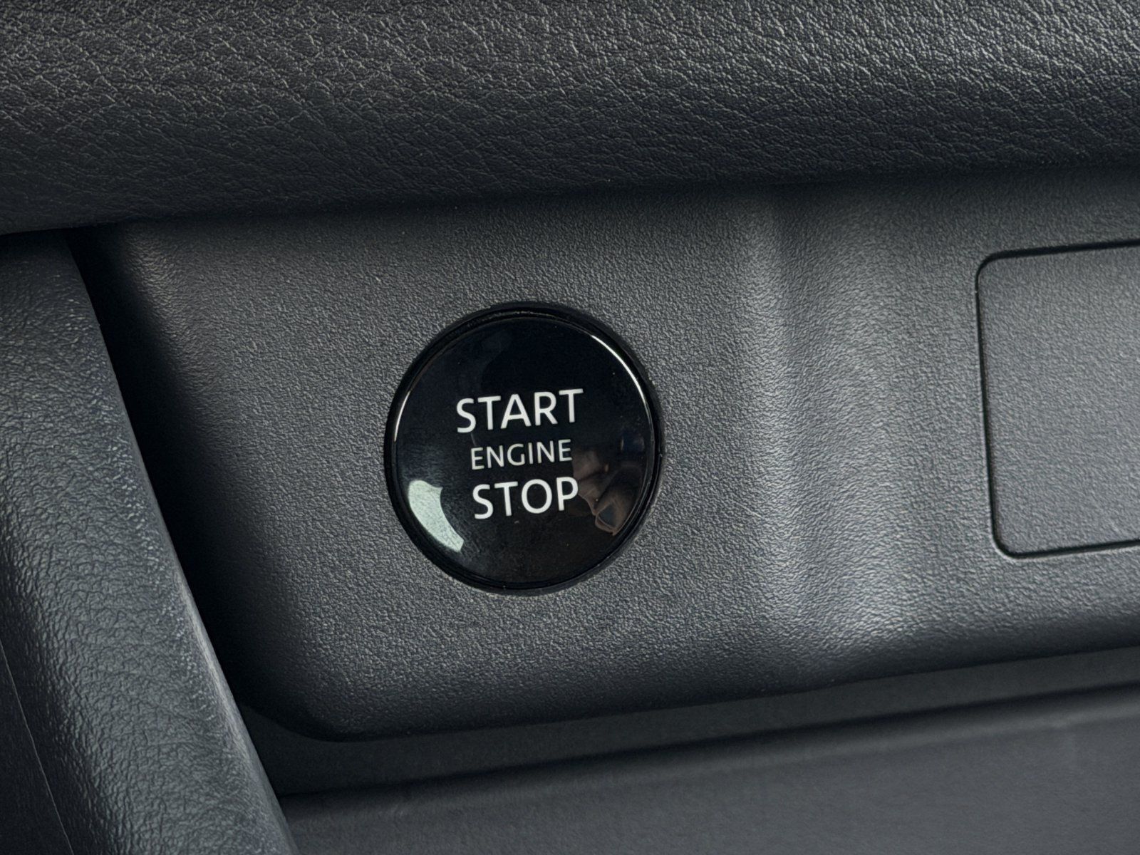 Used 2026 Nissan Rogue Dark Armor FWD image 21