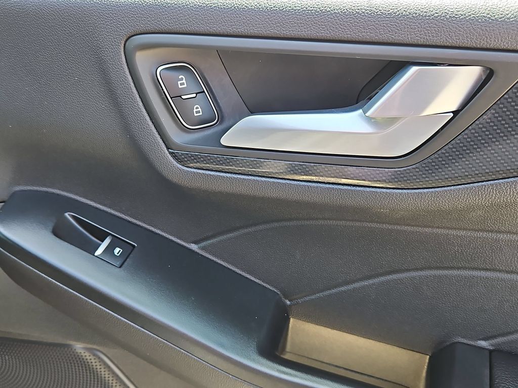 Used 2025 Ford Escape ST-Line AWD/4WD image 34