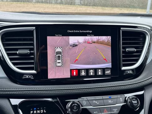 New 2026 Chrysler Pacifica Limited image 37