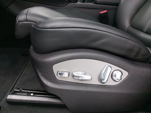 Certified 2026 Porsche Macan AWD/4WD image 31