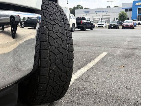 Used 2018 Nissan Titan SV RWD image 24