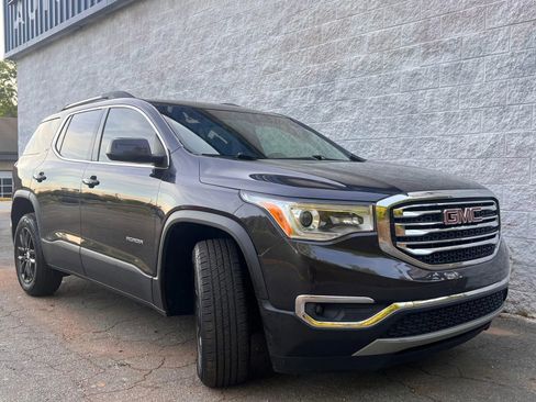 Used 2018 GMC Acadia SLT w/ LPO, Floor Liner Package FWD image 1