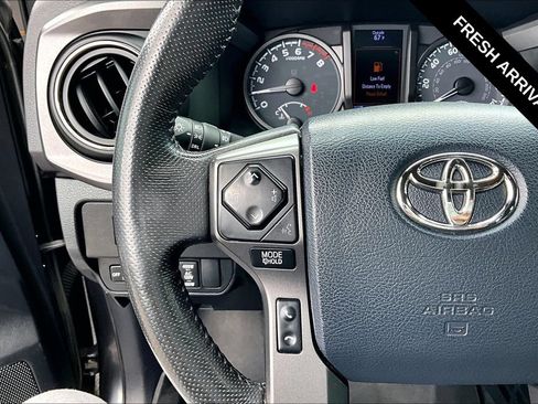 Used 2020 Toyota Tacoma TRD Off-Road AWD/4WD image 13