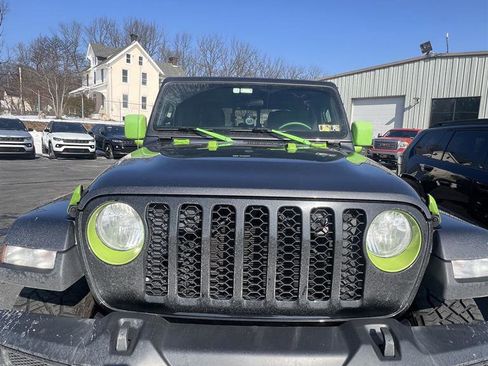 Used 2022 Jeep Gladiator Sport image 2