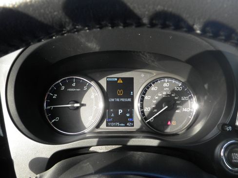 Used 2017 Mitsubishi Outlander SEL image 18