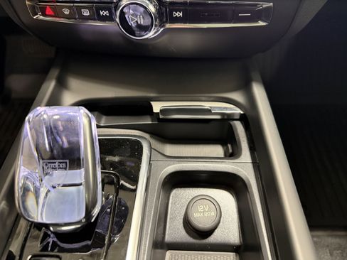 New 2026 Volvo V60 B5 Cross Country Ultra w/ Climate Package image 22