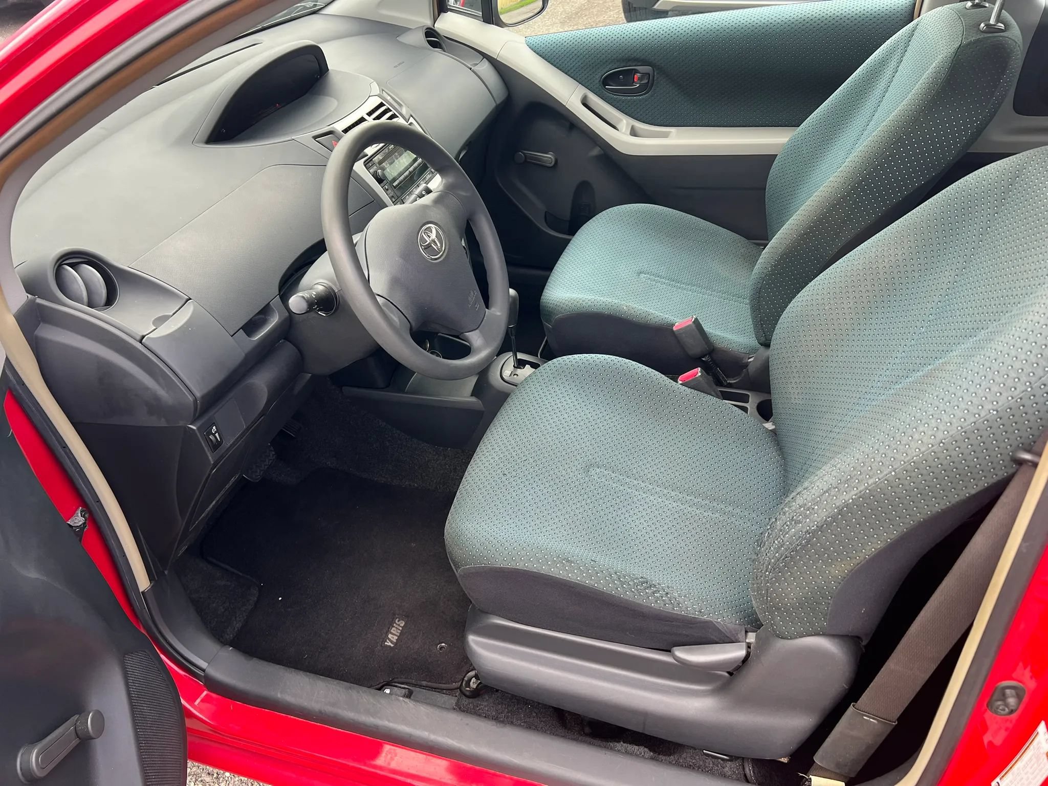 Used 2007 Toyota Yaris 2-Door Hatchback w/ Convenience Pkg FWD image 6