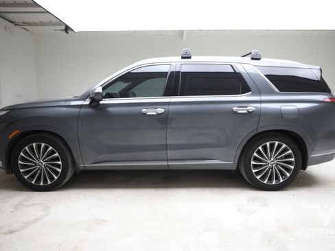 Used 2023 Hyundai Palisade Calligraphy FWD image 2