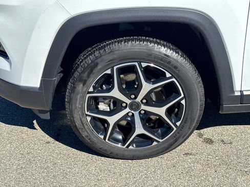 Used 2025 Jeep Compass Limited image 10