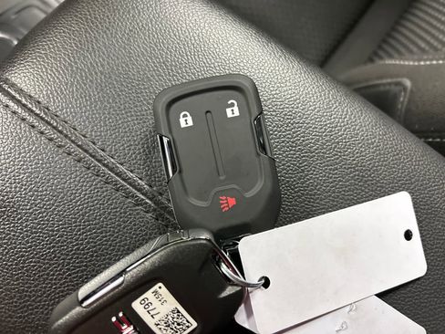 Used 2024 GMC Terrain SLE image 20