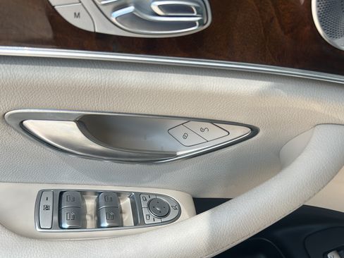 Used 2018 Mercedes-Benz E 300 image 12